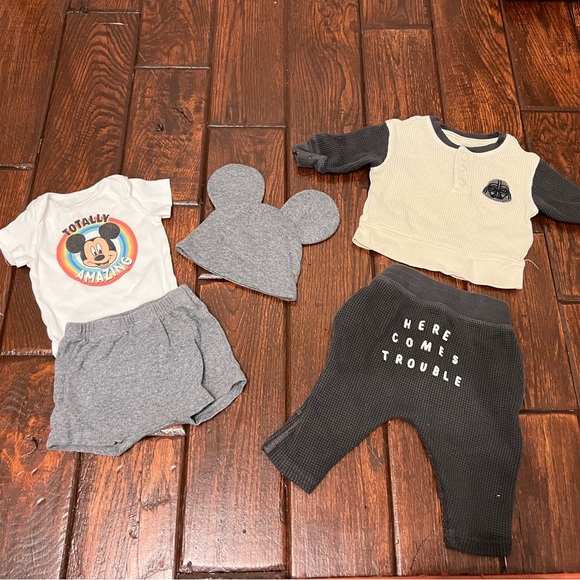 3-6 Month Disney Gap Outfits Mickey Mouse & Star Wars - Picture 2 of 2